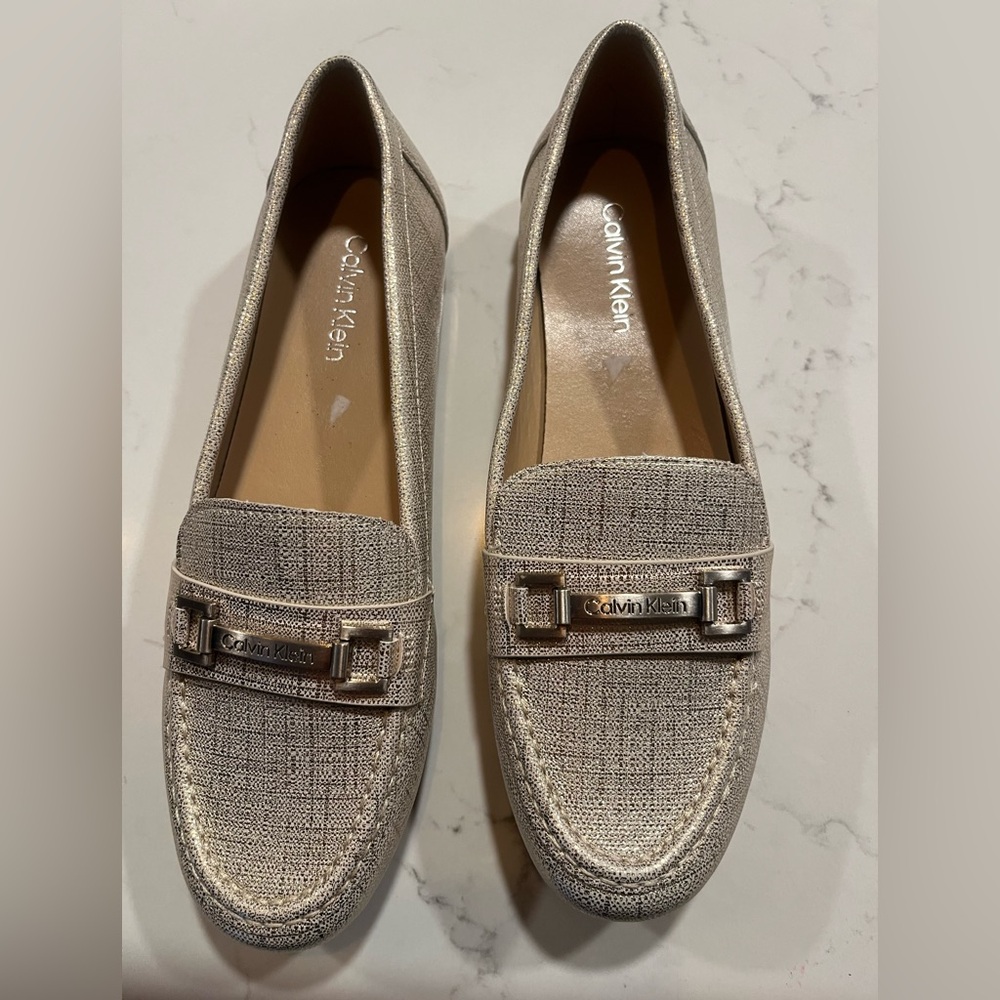 New Calvin Klein gold loafers Size 9M